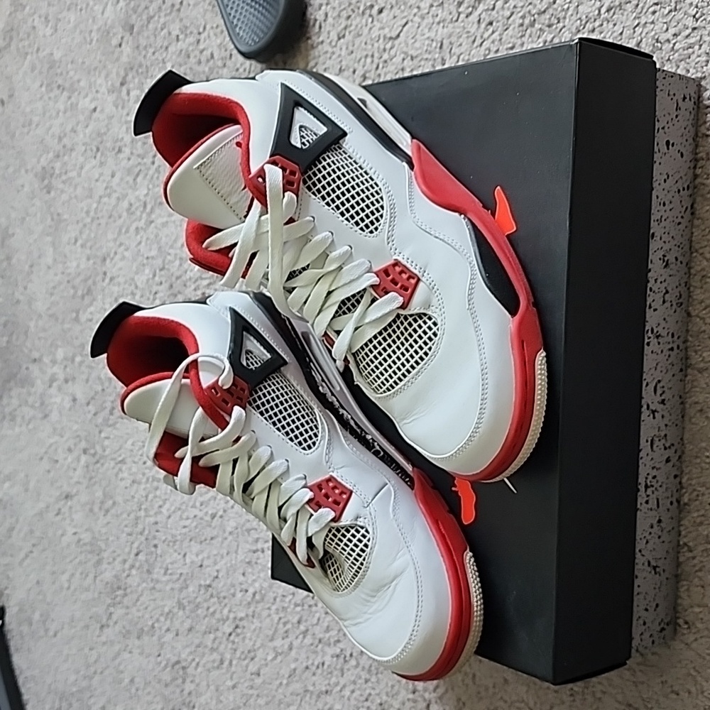 Air Jordan 4 Retro